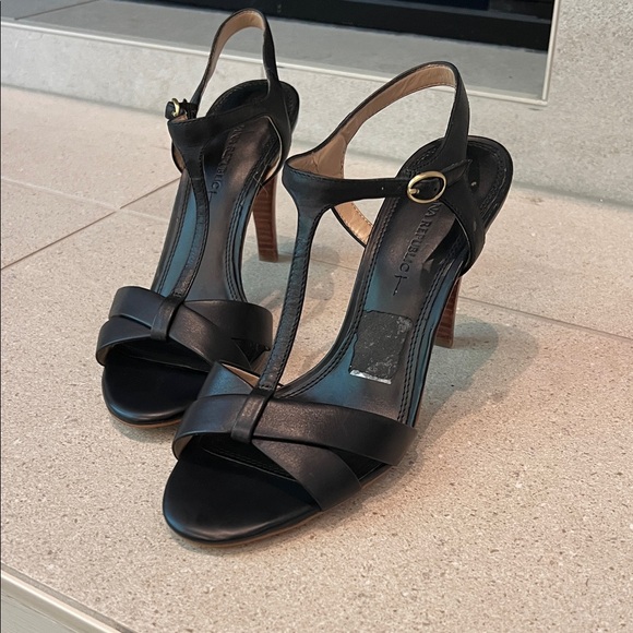 Banana Republic leather t-strap sandals - EUC - size 8.5 - Picture 1 of 10